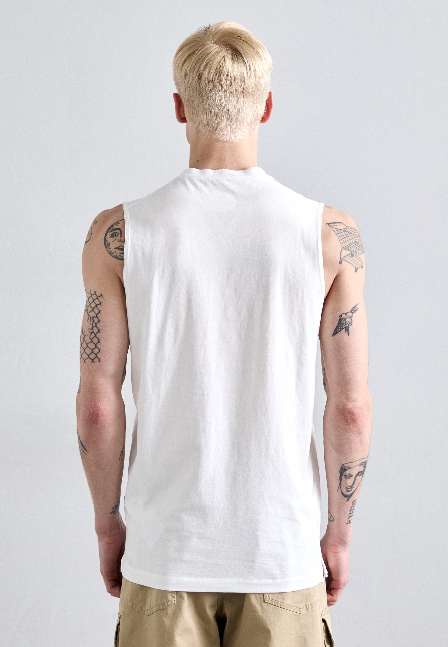 ★送関込み★ DSquared2 Supervintage Dyed Cigarette Fit T Supervintage Dyed Cigarette Fit T-Shirt