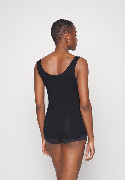 Black tank top made of soft fabric, featuring wide straps and a rounded neckline. The design is fitted and extends to the hip.