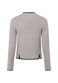 Lichtgrijze sweater met een gestructureerde brei, ronde halslijn en lange mouwen. Heeft marineblauwe afwerking langs de kraag en de zoom.