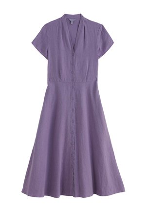 Rochie midi mov cu mâneci scurte, nasturi la piept, decolteu în V și talie ajustată, realizată dintr-un material ușor cu fustă evazată.