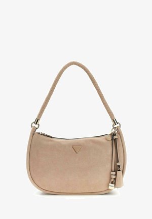 Borsa a tracolla in suede beige con manico avvolto, chiusura con cerniera e dettagli pendenti con nappine e ciondoli, logo Guess in evidenza sul davanti.