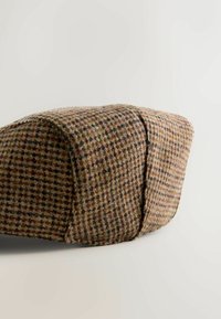Pletena kapa - dogtooth brown
