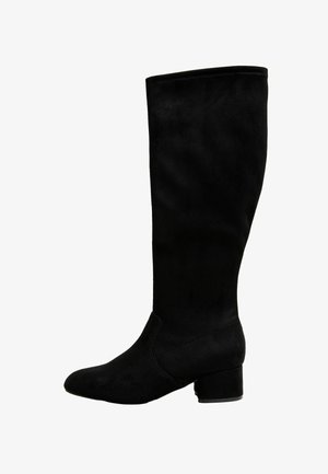 Fekete, térd feletti csizmák, amelyek puha velúrból készültek, lekerekített orral, alacsony, blokk sarkúval és varrási részletekkel az ívek mentén.
