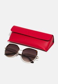 Guess Ochelari de soare - dark havana / gradient brown