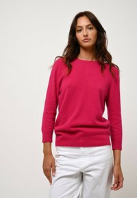 COL ROND BOUTONNÉ DOS - Striktrøje - fuchsia