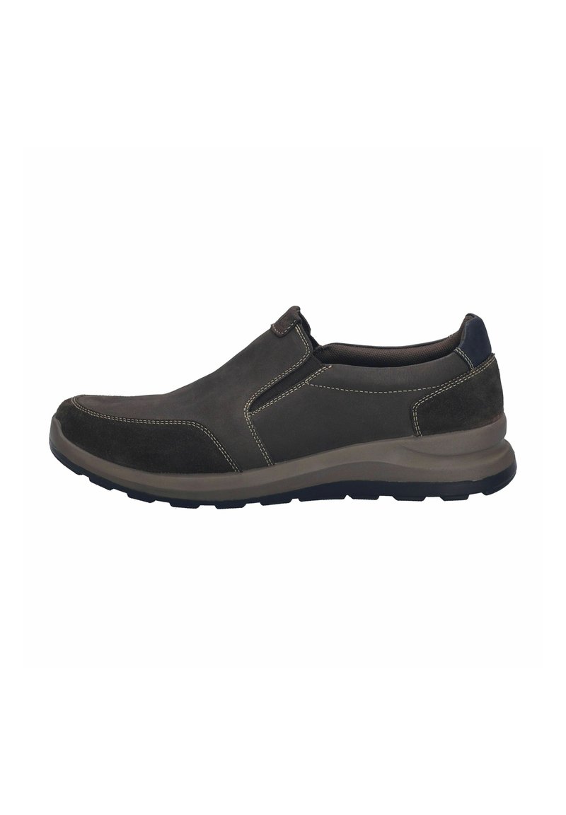 Scarpe slip-on in pelle e camoscio marrone scuro, con cuciture a contrasto, suola in gomma e una silhouette slanciata con colletto imbottito.