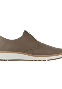 Scarpa casual marrone con lacci, suola bianca e marrone chiaro, finitura liscia e dettagli di cucitura minimi sul lato.
