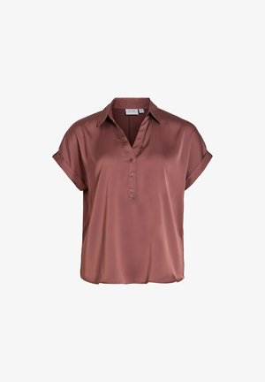 Chemise mauve soyeuse à manches courtes avec col et trois boutons sur le devant, coupe ample, manches retroussées.