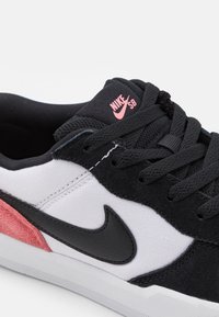 Nike SB FORCE 58 UNISEX - Sapatilhas - pink salt/black/white