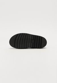 Thumbnail Image 5