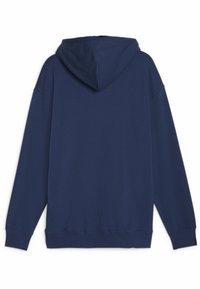Marineblå hoodie med en rummelig hætte, lange ærmer og ribbede manchetter. Fremstillet af blødt, struktureret stof for maksimal komfort. Enkel design.