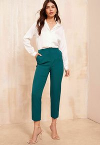 Friends Like These TAILORED SEAM  - Auduma bikses - green