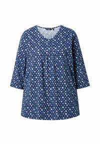 Blusa blu navy con maniche a tre quarti, caratterizzata da un motivo a diamante in azzurro chiaro e bianco, scollatura a V e dettaglio arricciato sul busto.