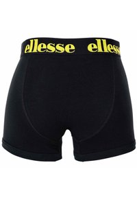 Schwarze Boxer-Briefs für Männer mit schwarzem Bund, der mit großem gelbem "ellesse"-Text rundherum bedruckt ist.