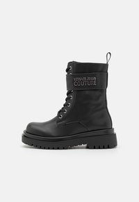 Stivaletti con plateau - black