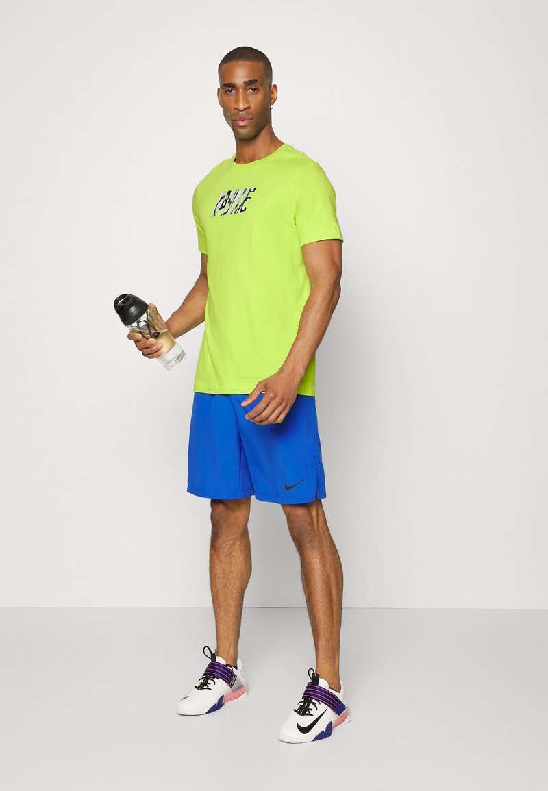 Herren Shirts | Nike Performance TEE Sport T-shirt atomic green/grün - CM38858 Herren Shirts | Nike Performance TEE Sport T-shirt atomic green/grün - CM38858