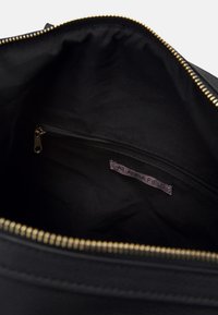 Thumbnail Image 4