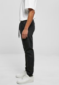 Urban Classics Vaqueros boyfriend - realblack washed