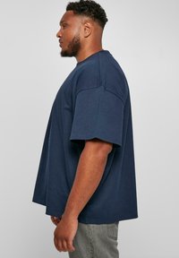 Urban Classics ULTRA HEAVY OVERSIZED  - Navadna majica - darkblue