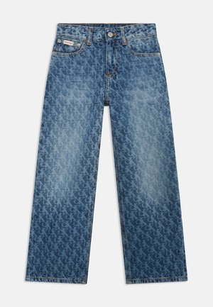 Jean en denim bleu taille haute à jambes larges, avec un motif subtil du monogramme Calvin Klein sur toute la surface et une petite étiquette logo à l'avant.