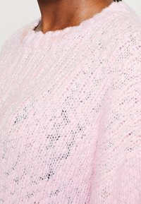 Monki Stickad tröja - pink