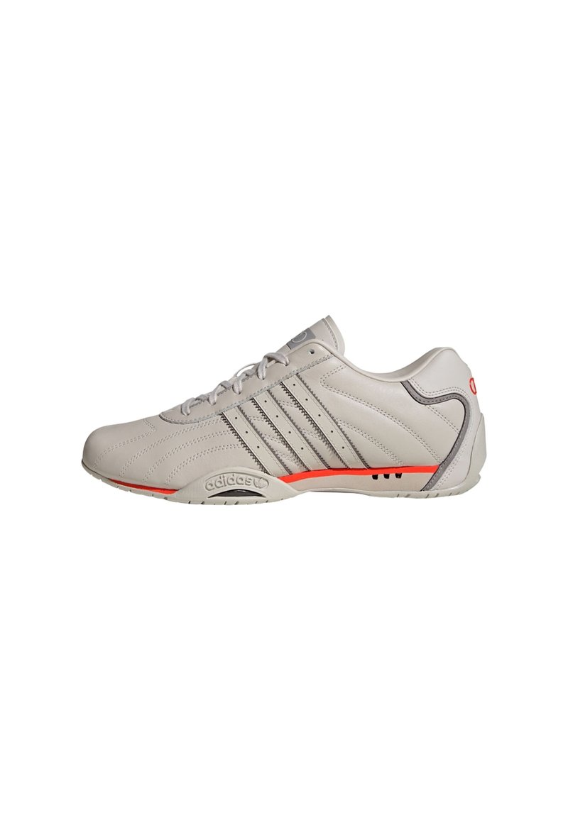 adidas Originals RACER LO AUDI F1 TEAM chalk pearl   chalk pearl   hi-res red/grey