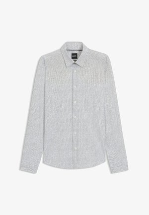 Biała koszula z długim rękawem, z delikatnym wzorem czarnych kropek, z kołnierzykiem zapinanym na guziki oraz listwą guzikową z pasującymi guzikami. Miękka tekstura materiału.