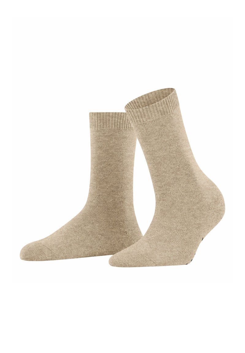 Un paio di calze beige a metà polpaccio con polsini a costine, dalla texture a maglia liscia, esibite affiancate su uno sfondo bianco.