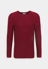 Burgundy långärmad t-shirt tillverkad av mjukt tyg. Har rund hals, figurnära passform och en liten logotyp på fållen.