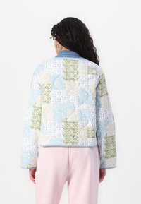 ONLY ONLELVIRA JACKET - Lengva striukė - cool blue