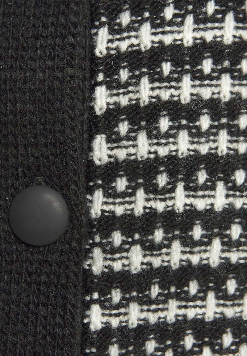 LASCANA Strickjacke schwarz weiß kariert/schwarz