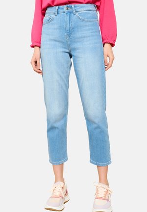 Jean en denim bleu clair avec taille haute, coupe droite et longueur raccourcie. Design basique avec cinq poches et passants de ceinture.