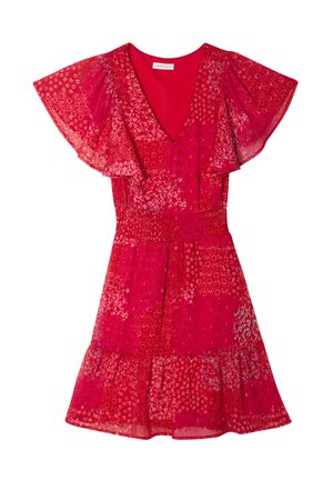 Abito rosso con scollo a V, maniche a sbuffo trasparenti, vita arricciata e gonna a strati. Presenta motivi floreali in diverse tonalità di rosso.