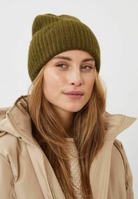 Moves HALLES   - Gorro - boa