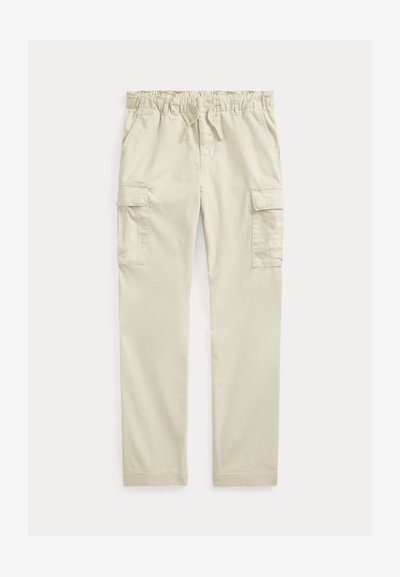 Bež cargo hlače z elastičnim pasom, vrvico, dvema stranskima žepoma in dvema cargo žepoma, izdelane iz lahkega materiala.