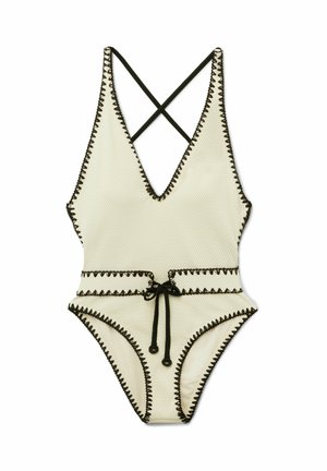 Jednodílné texturované bílé plavky s hlubokým výstřihem do V, černým cikcak lemováním, překříženými ramínky a černým šňůrkovým páskem v pase.