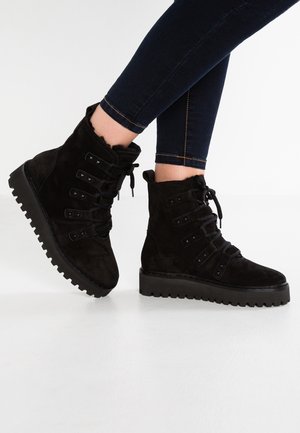 Enkellaarsjes met plateauzool - black