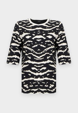 Haut à manches courtes noir et blanc présentant un motif audacieux à rayures de tigre, un col rond et un tissu doux et texturé.