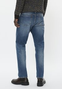 Matinique MAMIKE - Džinsi ar taisnām starām - vintage stone