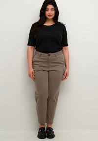Kaffe Curve LEANA - Chino stiliaus kelnės - major brown