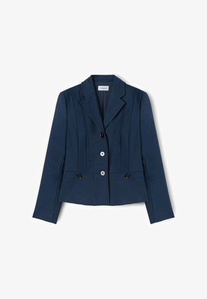 Navyblauwe op maat gemaakte blazer met een doorgestikte kraag, twee zwarte knopen, voordozen en verticale stiksels, gemaakt van zachte stof.