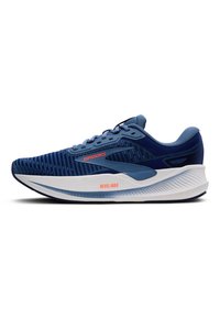 Zapatilla de correr azul con una parte superior de malla texturizada, que presenta una entresuela blanca y sutiles acentos naranjas etiquetados como "REVEL MAX."