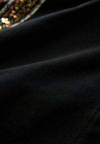 Next HEAVYWEIGHT SHORT SLEEVE CREW NECK STANDARD - Marškinėliai su spaudiniu - black palm embellished graphic