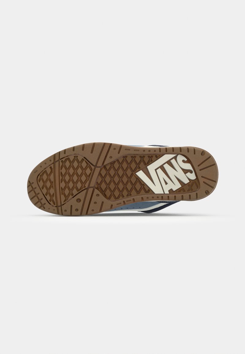 Semelle de basket Vans, en caoutchouc marron avec un motif de grip texturé. Présente un logo blanc et un contour beige, un design flexible et des bords arrondis.