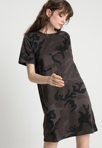 Urban Classics - LADIES CAMO TEE DRESS - Trikoomekko - dark green Pienoiskuva 1