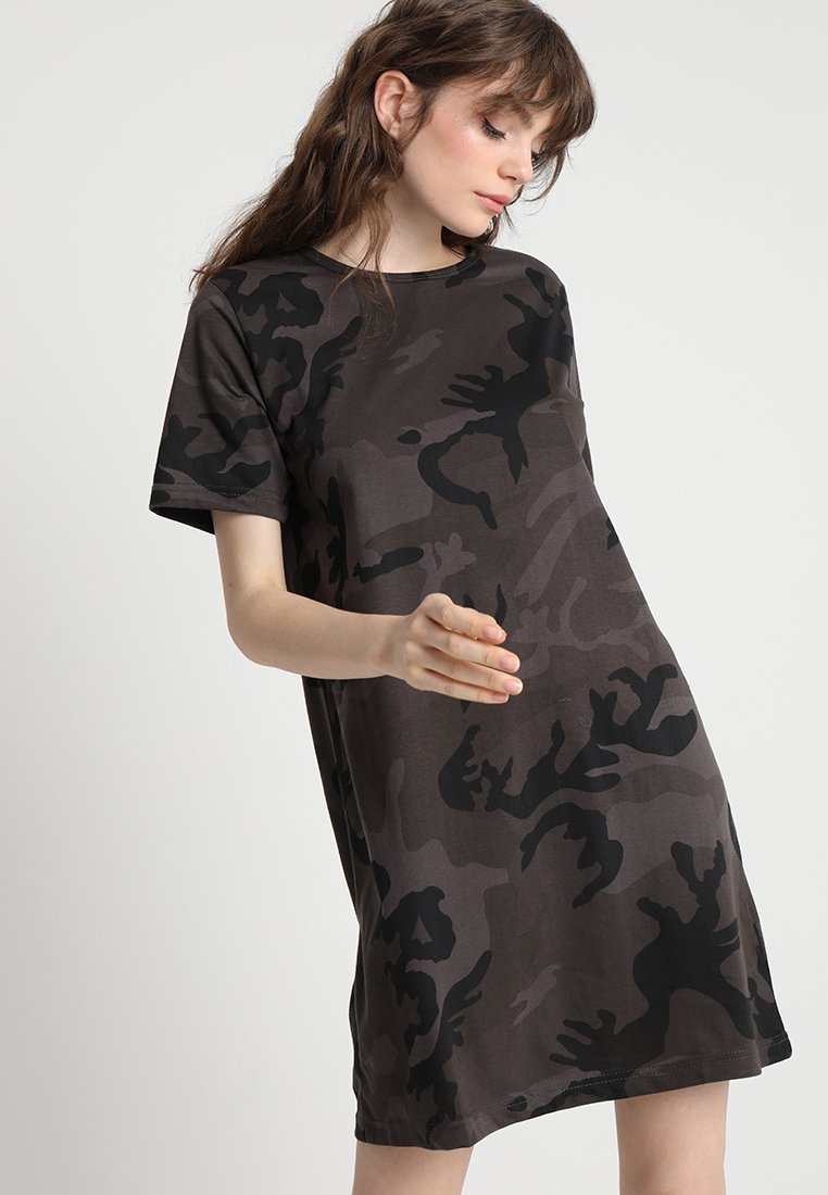 Urban Classics - LADIES CAMO TEE DRESS - Žerzejové šaty - dark green, Zvětšit