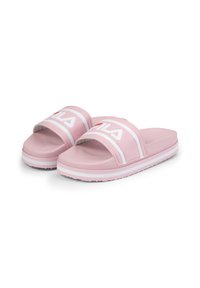 Infradito rosa con due fasce larghe e suola texturizzata. Presentano strisce bianche di accento e il logo "FILA" sulle fasce.