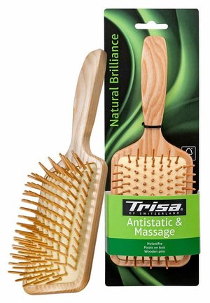 Spazzola per capelli in legno con forma rettangolare, colore legno naturale e punte in legno arrotondate. Confezionata con un'etichetta verde e nera.