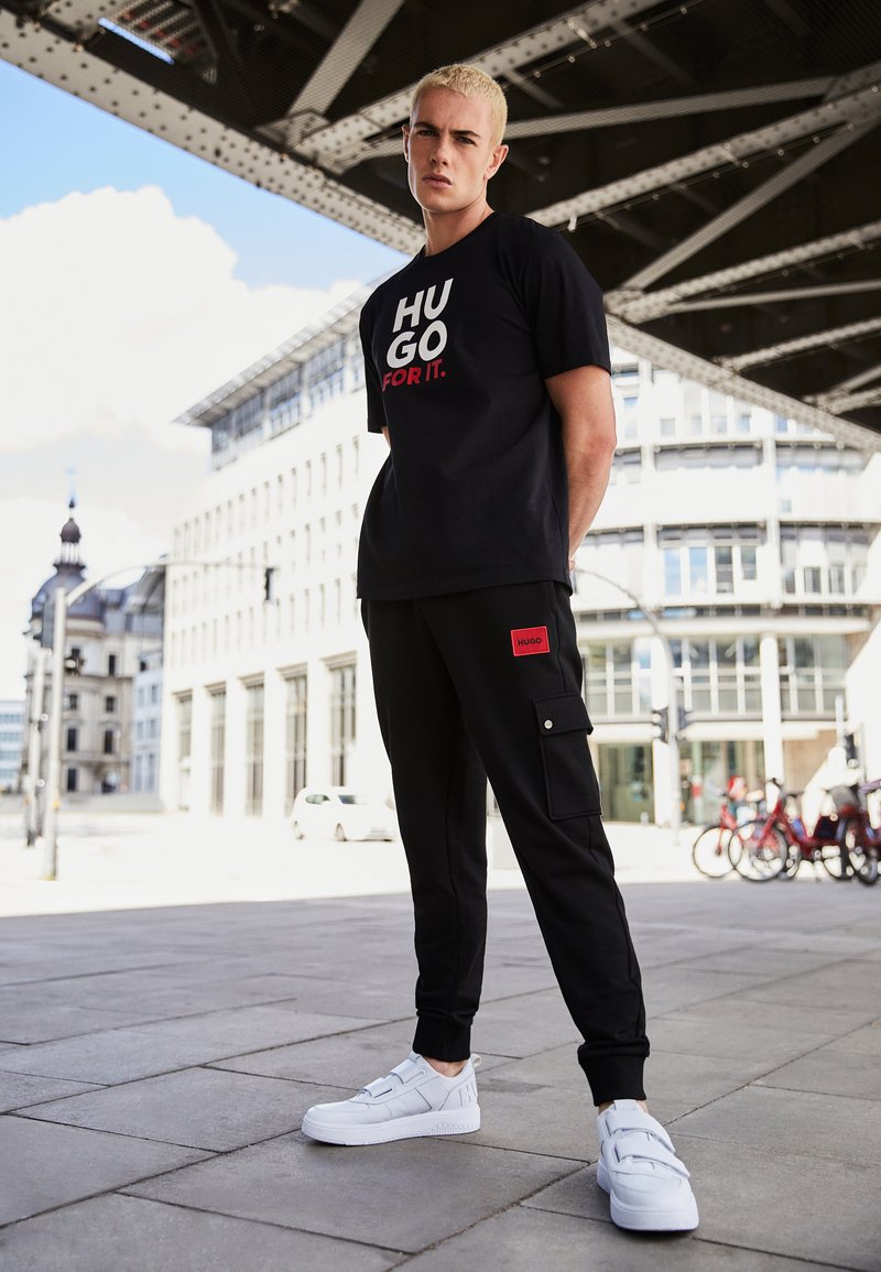 HUGO DWELLROM - Cargo hlače - black