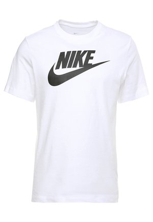 T-shirt bianco in cotone con un grande logo Nike nero sul petto, maniche corte e scollo rotondo. Texture liscia.